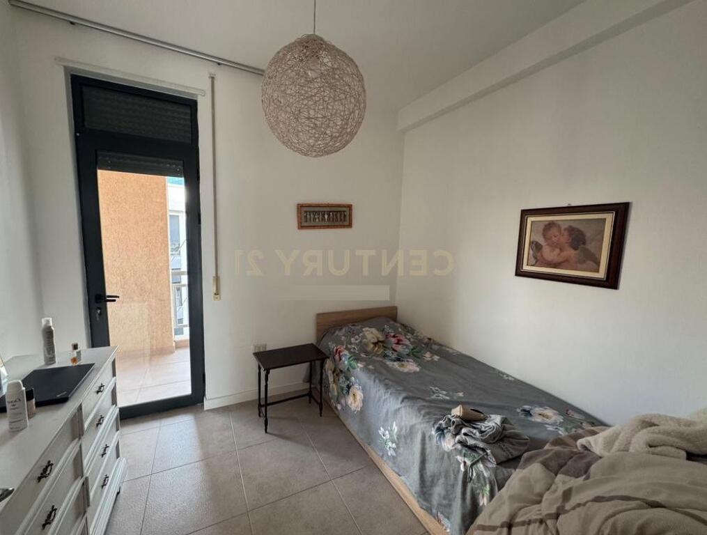 Shitet apartament 2+1+2 me dy ballkone në Fresk