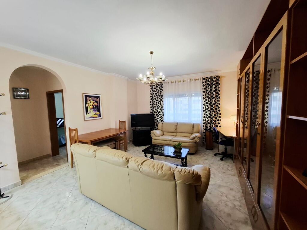 Apartament 1+1 me qera tek Komuna e Parisit