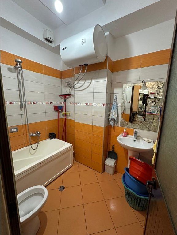 Apartament per shitje ne Xhamllik!