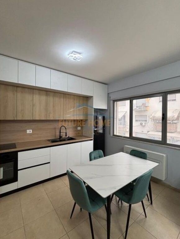 Qera, Apartament 1+1, Rruga 5 Maji, Tiranë