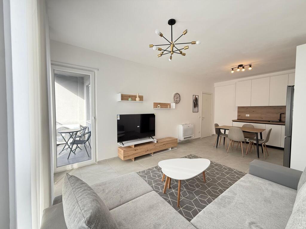 Apartament me qera - Univers City