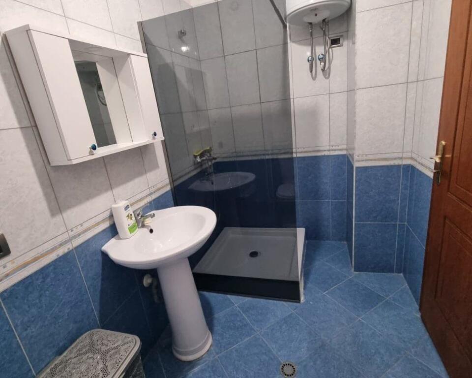 🏠 Jepet me qira apartament 1+1