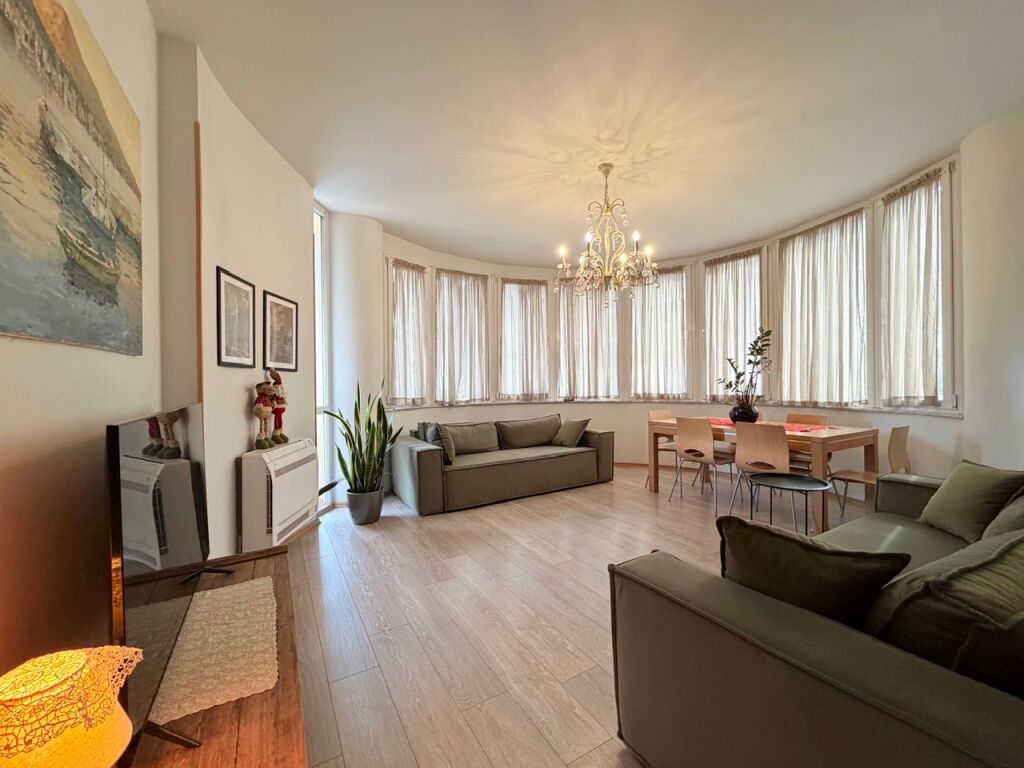 SHITET apartament 3+1 plot dritë tek HIPOTEKA e Tiranës