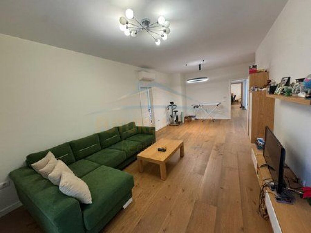 Shitet , Apartament 2+1 , Kinostudio