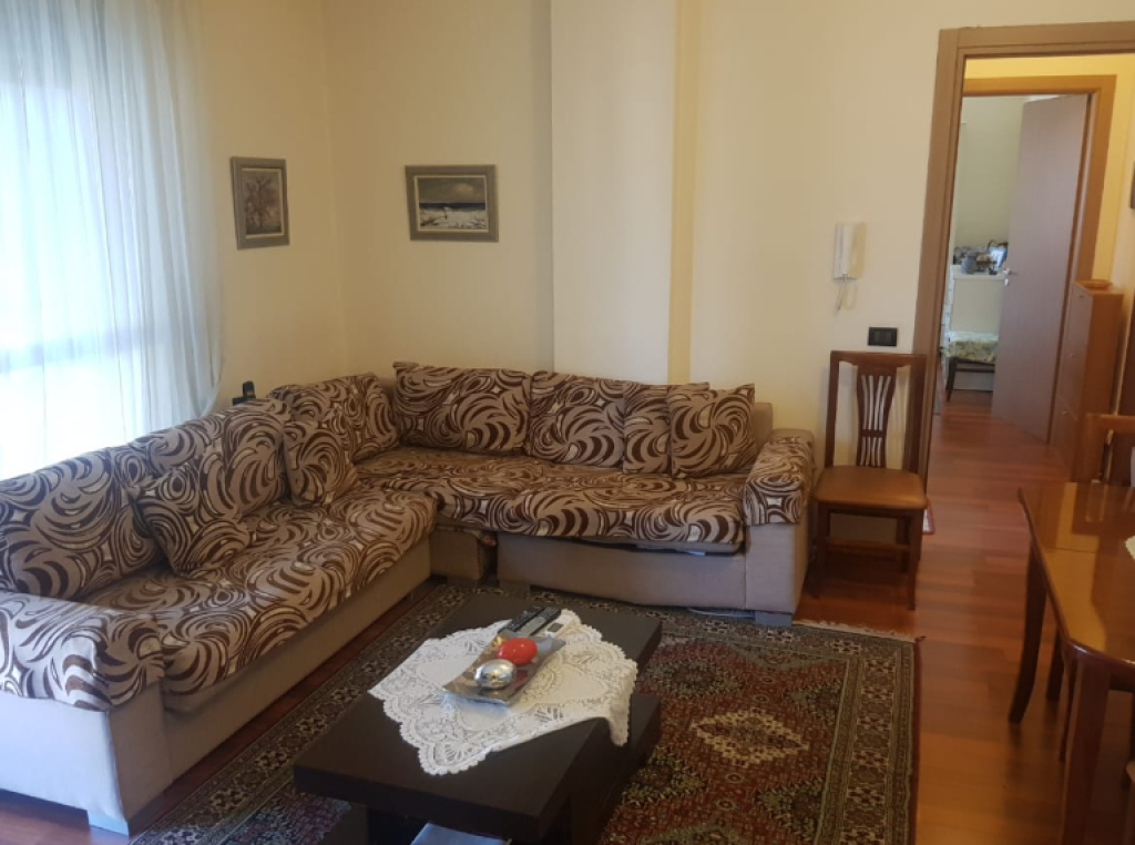 ▫️ JEPET APARTAMENT 1+1 ME QIRA – PAZARI I RI 🏙️  