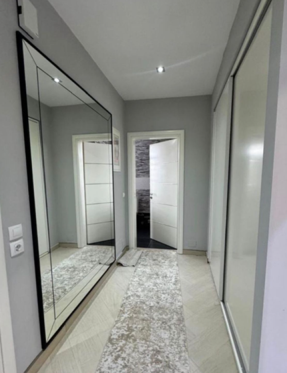 🏠 Apartament 2+1 me Qira – Pranë Zogut të Zi