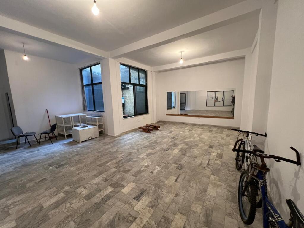 Jepet me qera Ambjent Zyre – Rruga e Bogdanëve