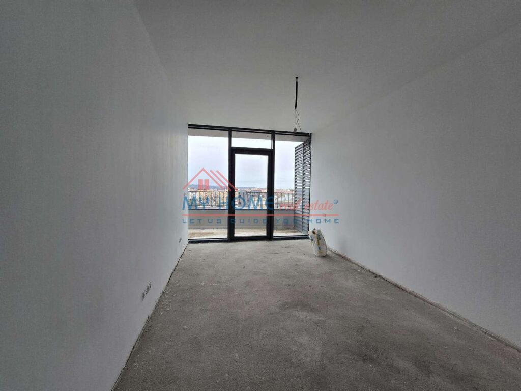 Apartament 3+1+2 Poste Parkimi ne Shitje te Lake View Residence Tirane