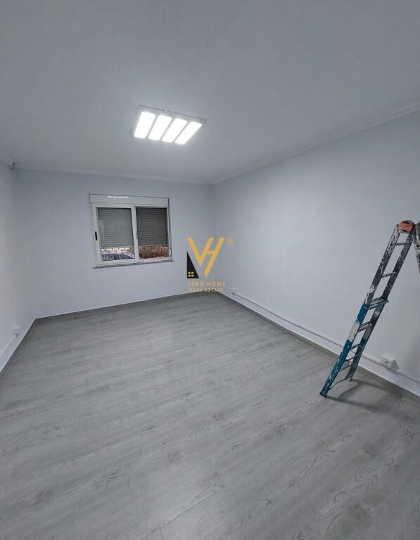 LOCALE COMMERCIALE 100 M2 IN AFFITTO AL PALAZZO CON FRECCIA 70.000 LEKE