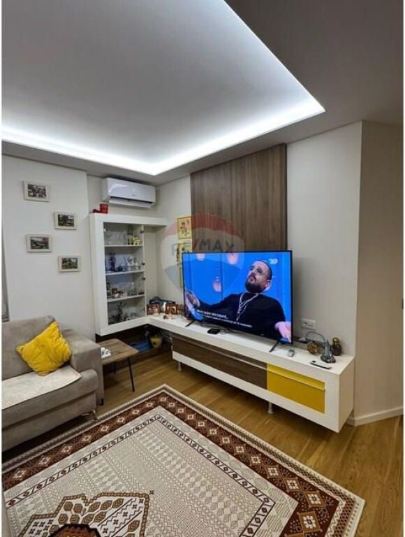 Apartment - For Rent - Pazari i Ri, Tirana