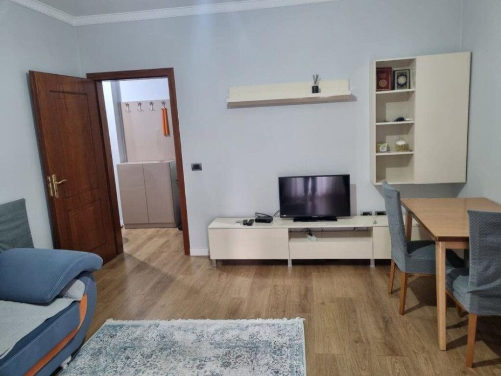 🏠 Jepet me qira apartament 1+1