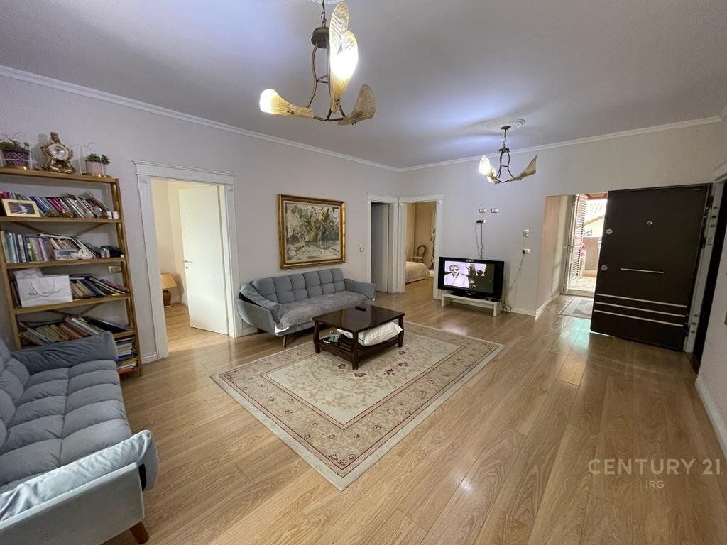 Apartament 3+1+2 tek Kodra e Diellit!!