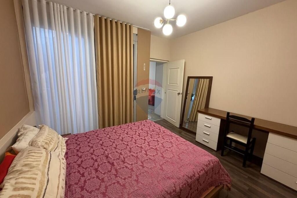 Apartament - Për Shitje - Rruga Sotir Caci, Tiranë