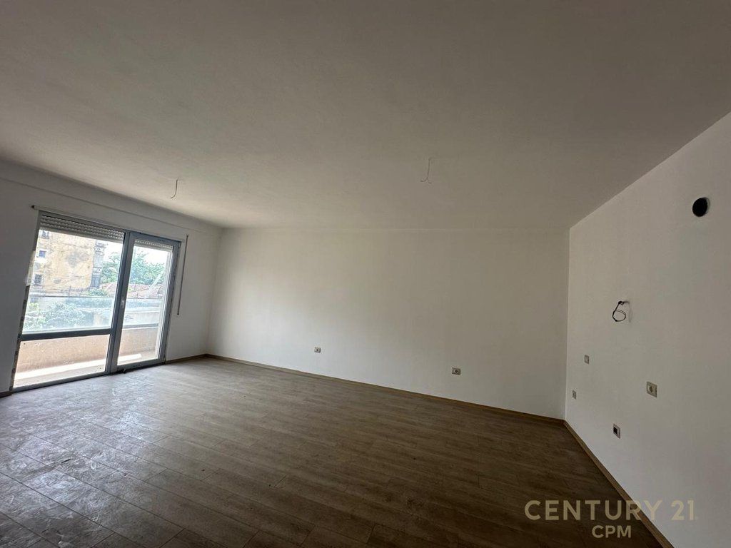 SHITET SUPER APARTAMENT 2+1+2 TEK XHAMLLIKU