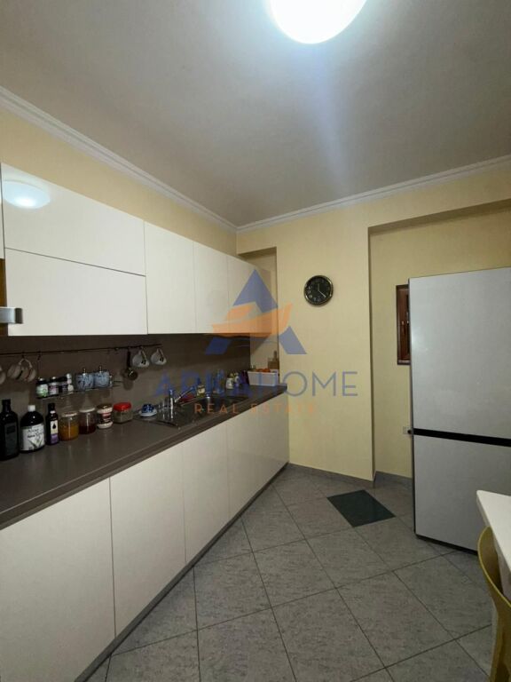 SHITET APARTAMENT 2+1+BALLKON+POST PARKIMI "PRANE PICERI ERA,BLLOK" 650.000 EURO