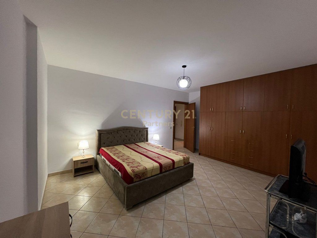 Appartamento moderno 2+1+2 in affitto nella zona Globe, vicino al ex Parco, Tirana.