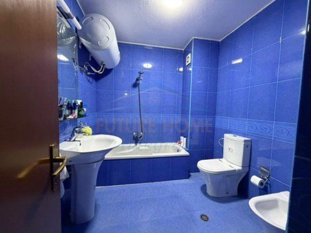 Shitet, Apartament 2+1+2, Vasil Shanto, Tiranë.