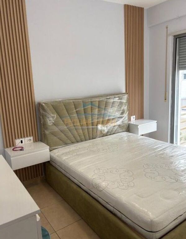 Qera, Apartament 1+1, Rruga 5 Maji, Tiranë