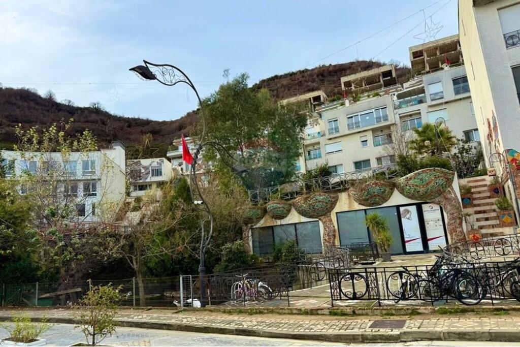 NEGOZIO IN AFFITTO PRESSO RESIDENCE.. KODRA 2