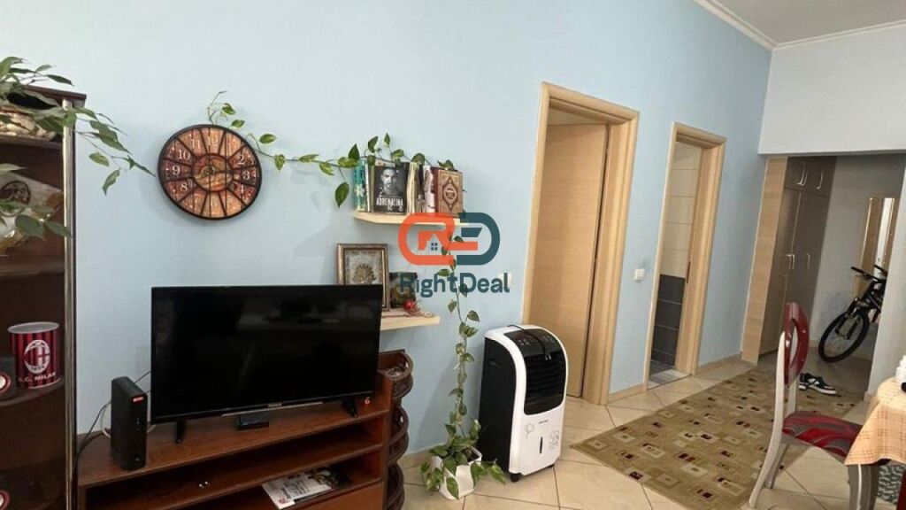 Ne Astir, Prane Vila L, Buze Rruges Kryesore, Shitet Apartament 1+1 Me Planimetri Perfekte!!