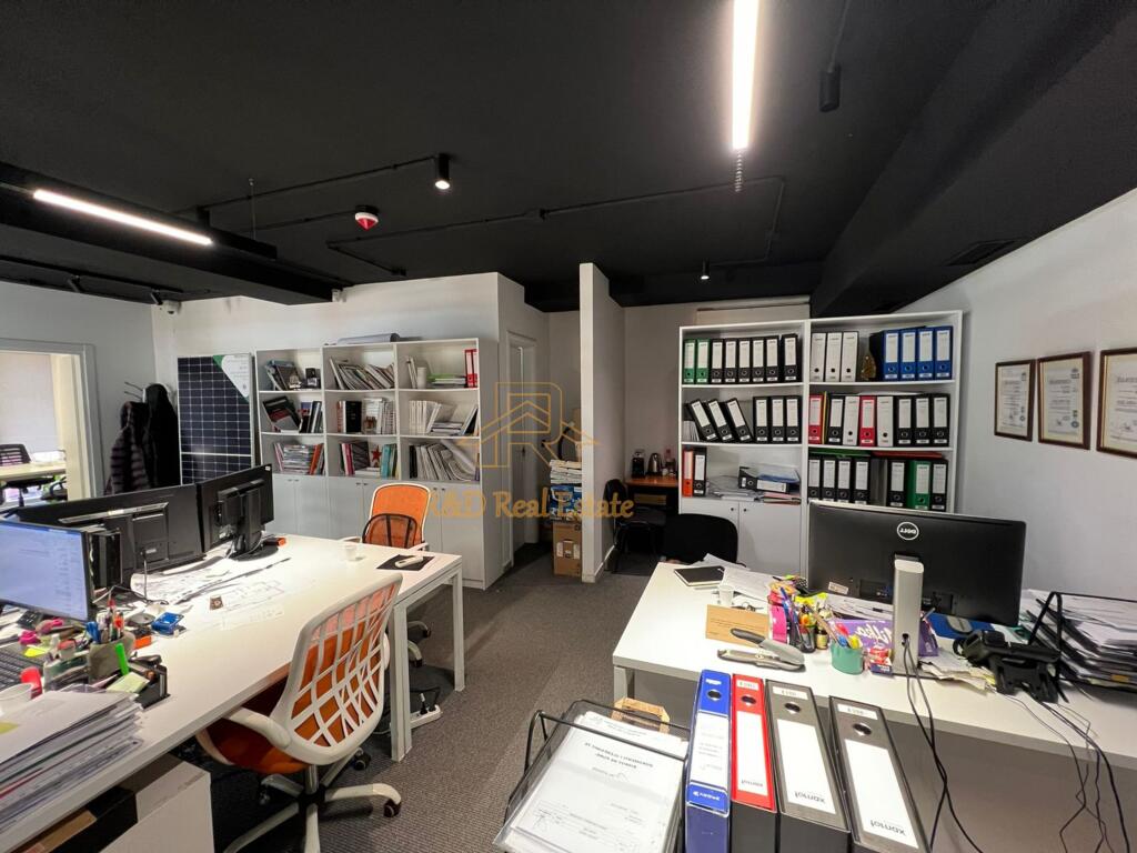 🏢 AMBIENT ZYRE ME QERA – Pazari i Ri, Tiranë