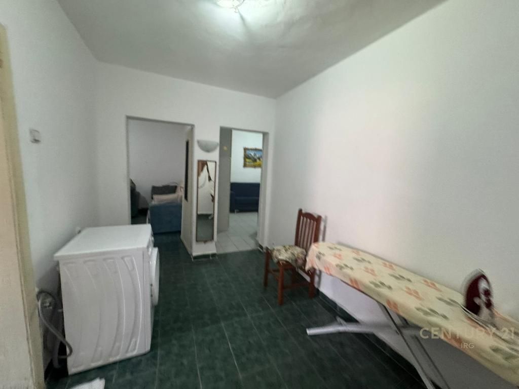 Shitet apartament 1+1,Rruga 4 Deshmoret!