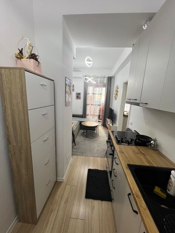 In Affitto: Appartamento 1+1 📍 Ali Demi (Mangalem) 💰 40.000 Lek 📐 60 m² 🏢 6° Piano  🔥 Accesso rapido al centro città