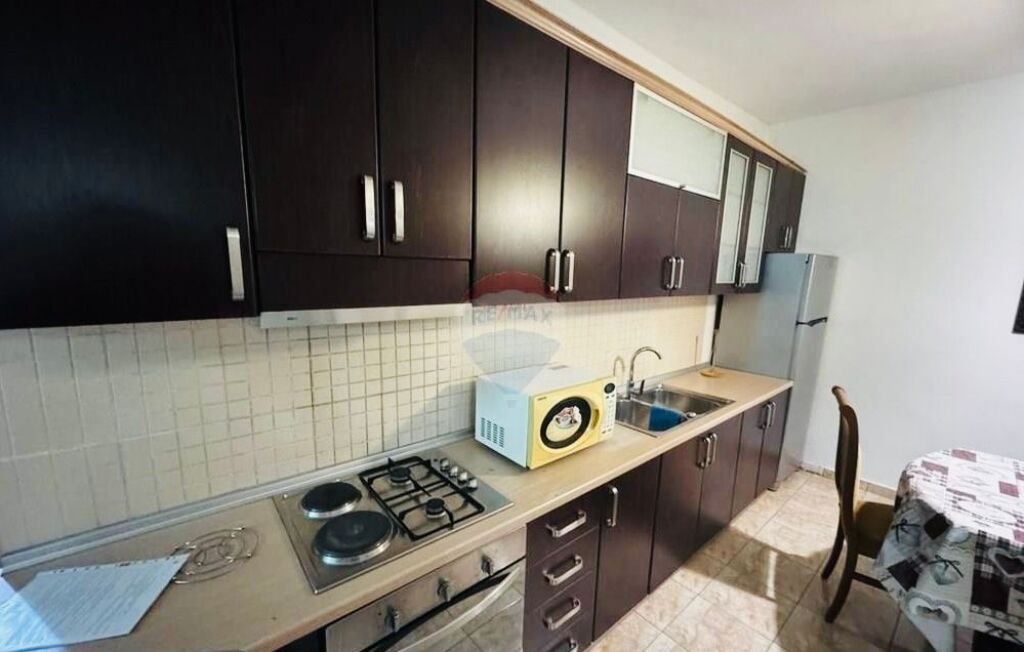 Jepet apartament me qera 2+1, Komuna e Parisit