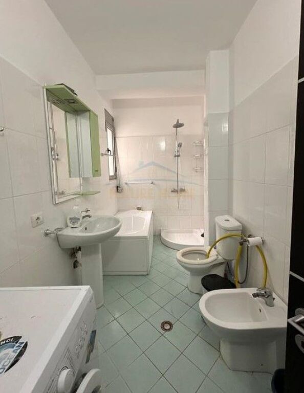 Shitet , Apartament 2+1+2 ,Lungomare ,Vlorë.