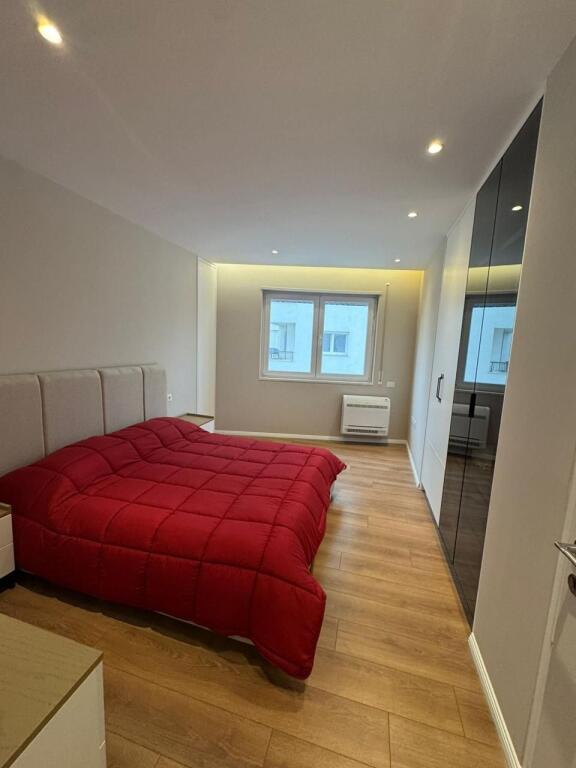 SHITET APARTAMENT 2+1 KAFE FLORA " DONIKA CENTER"