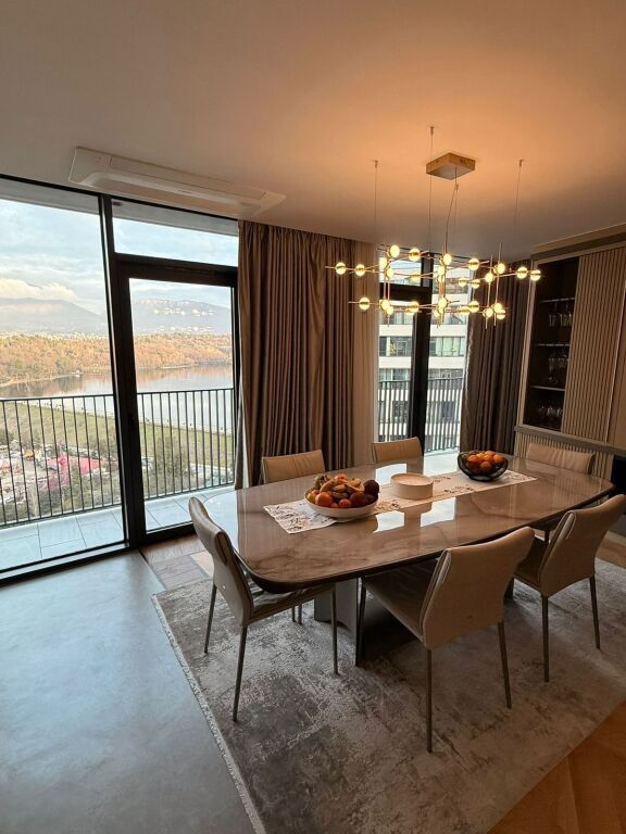 Apartament luksoz për shitje në Lake View Residence