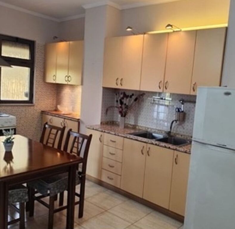 🌆 Appartamento 2+1 in Vendita – Ali Demi, Tirana | Desiderabile e Vicino ai Servizi