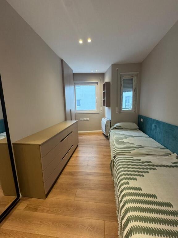 SHITET APARTAMENT 2+1 KAFE FLORA " DONIKA CENTER"