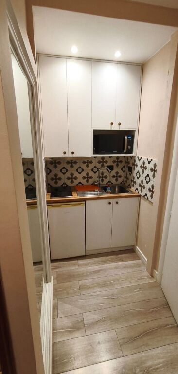 Shiten 2 hyrje të bashkangjitura (1+1) dhe një garsoniere,
