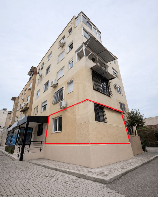 Shitet Apartament në Katin 0 me Mundësi Ideale për Ambient Biznesi