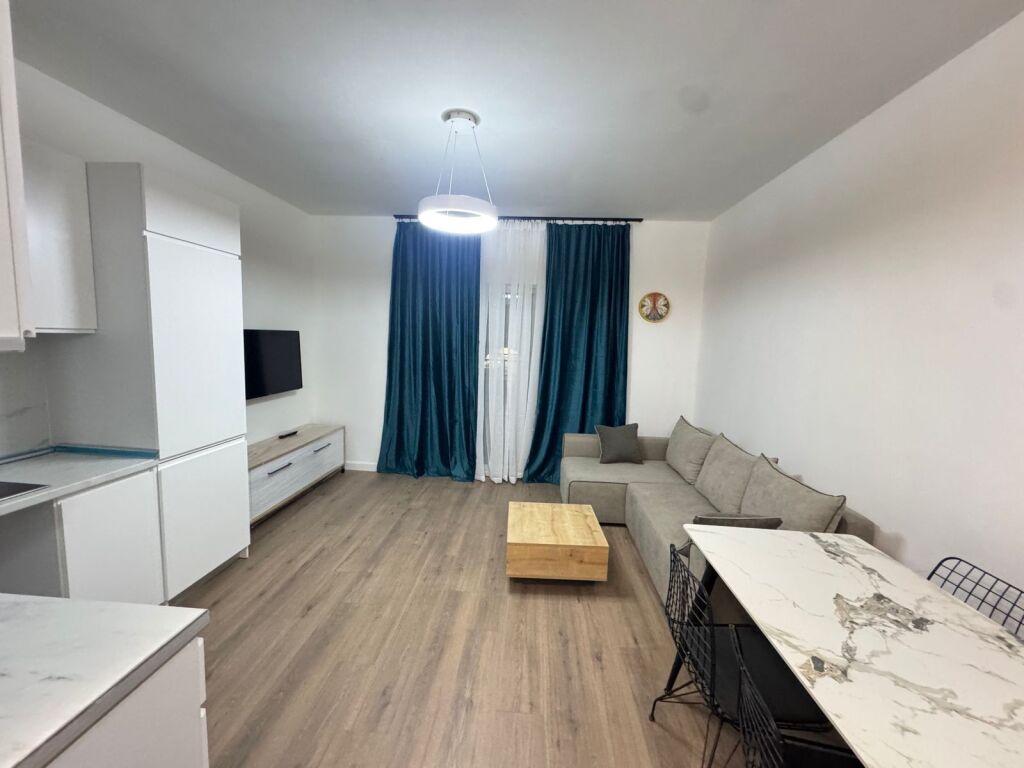 Shitet apartament 1+1 në Komunën e Parisit