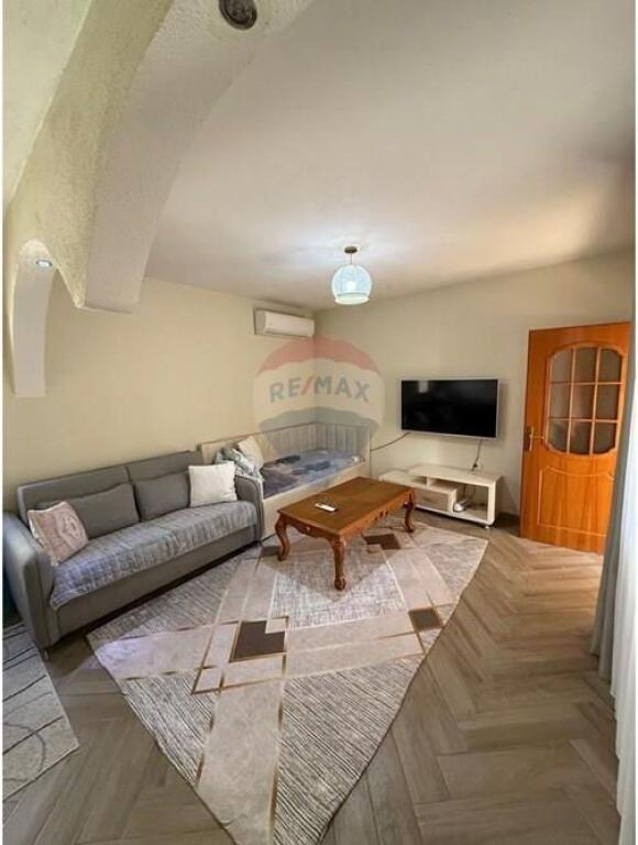 Jepet apartament 1+1 me qira te rruga 5 maji !