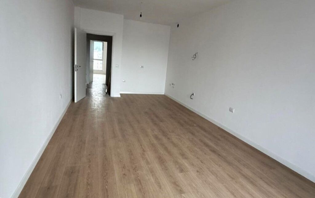 Zyre Me Qera prane Rruges se Elbasanit (ID BZ27102) Tirane