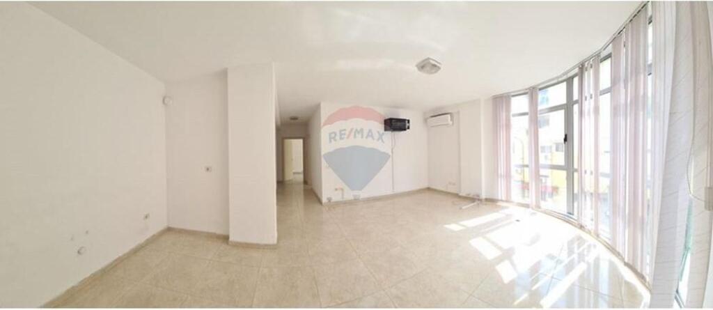 Locale Commerciale in Affitto vicino alla Scuola di Balletto !