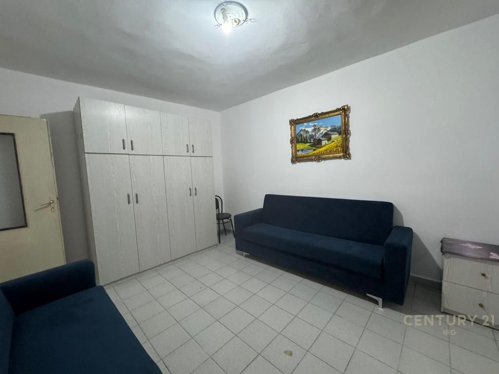 Shitet apartament 1+1,Rruga 4 Deshmoret!