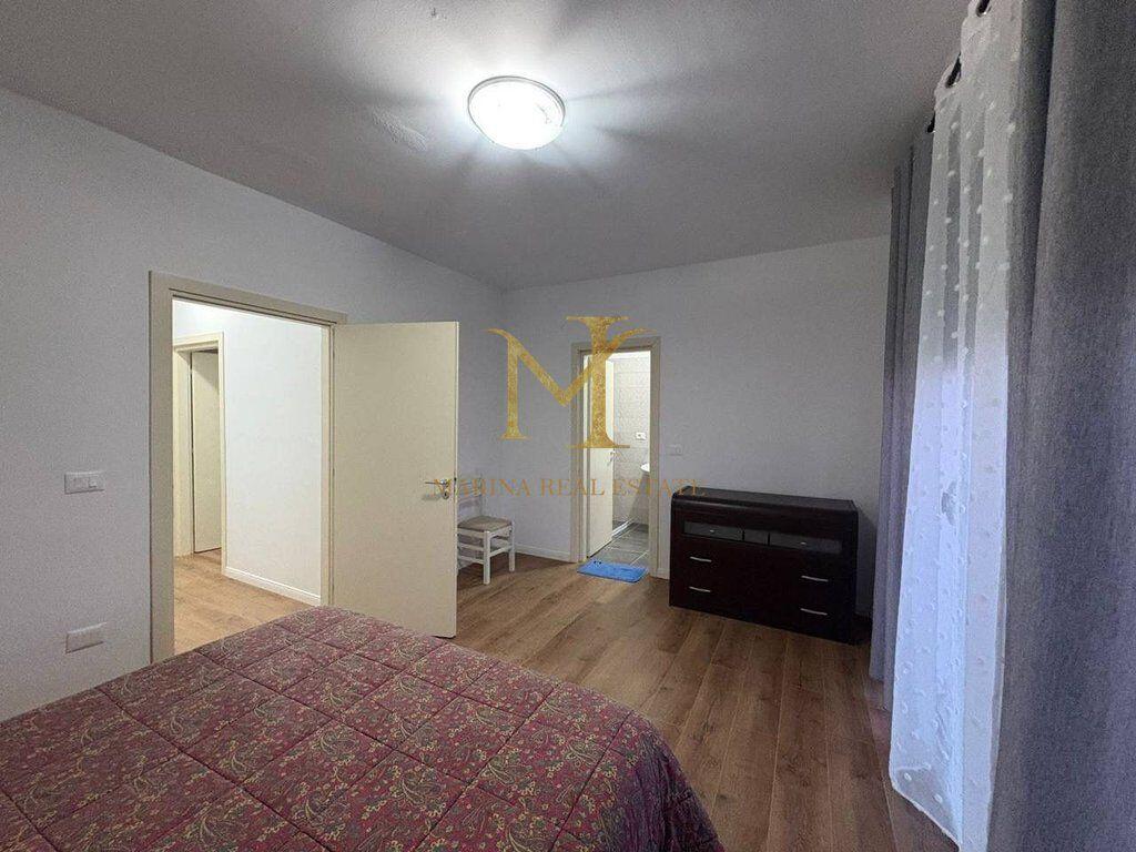 APARTAMENT 2+1 ME QERA ,PRANE URT NE DURRES!