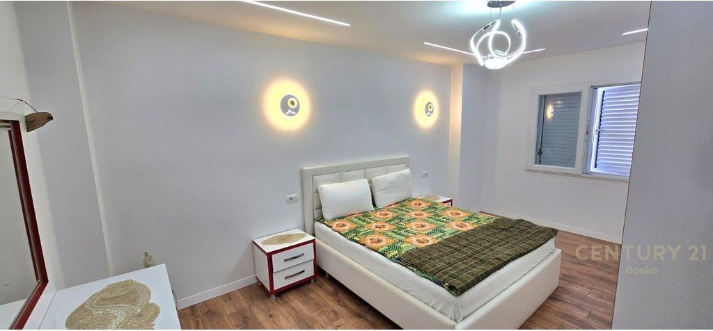 Appartamento 2+1 in affitto vicino a Square 21, in via Shefqet Musaraj.