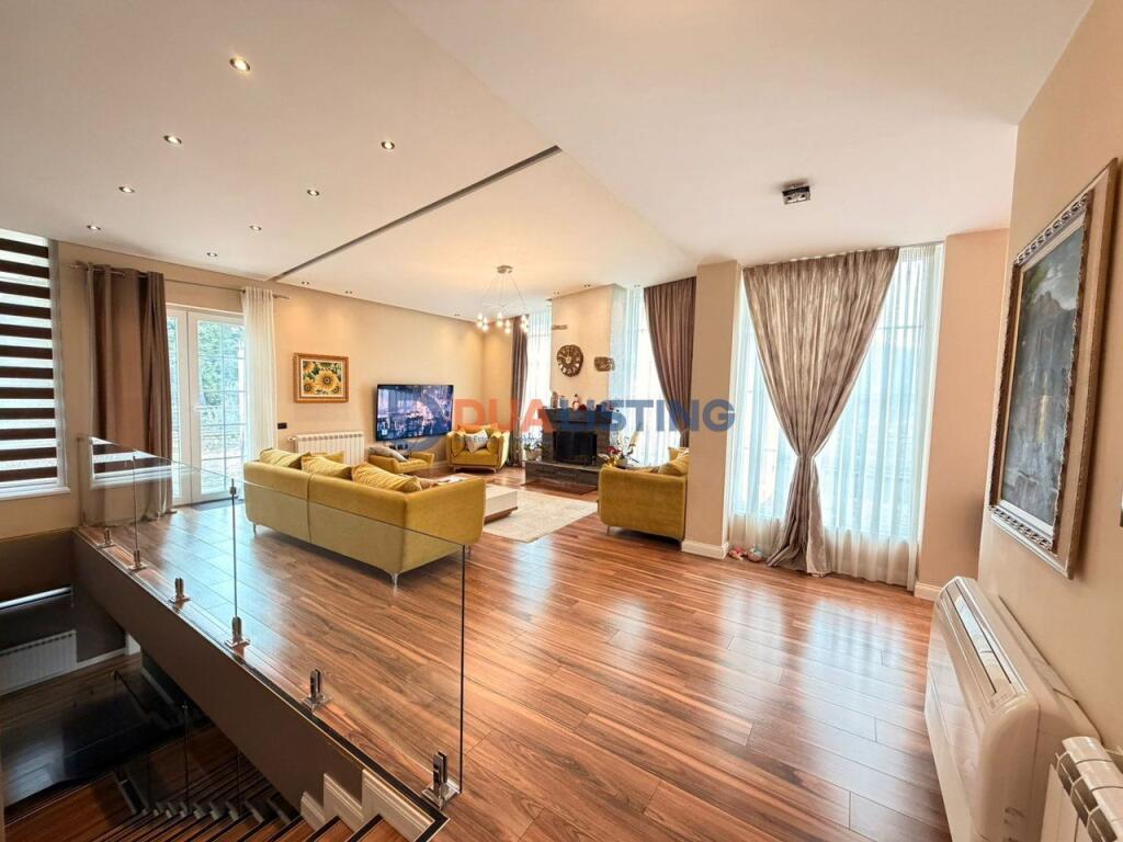 IN AFFITTO O IN VENDITA VILLA UNICA A PETRELE !