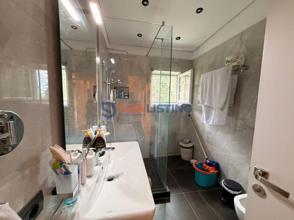 IN AFFITTO O IN VENDITA VILLA UNICA A PETRELE !