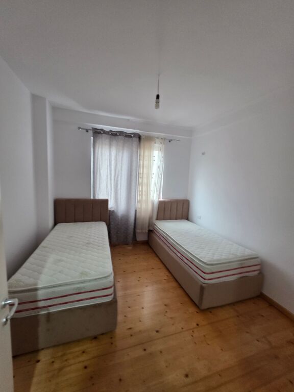 Jepet 2+1 me Qera tek  Eleonora