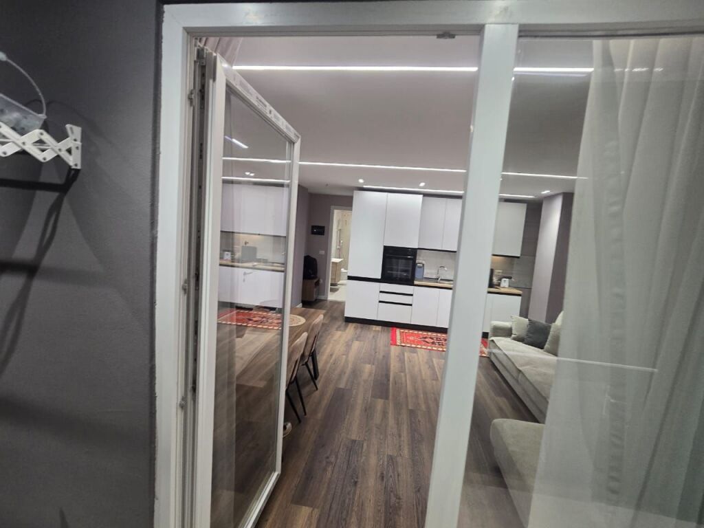 🏢 Jepet me qira apartament 1+1 – Stacioni i Trenit