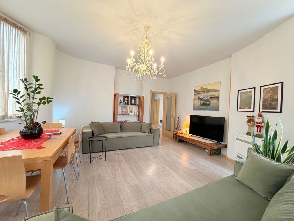 SHITET apartament 3+1 plot dritë tek HIPOTEKA e Tiranës