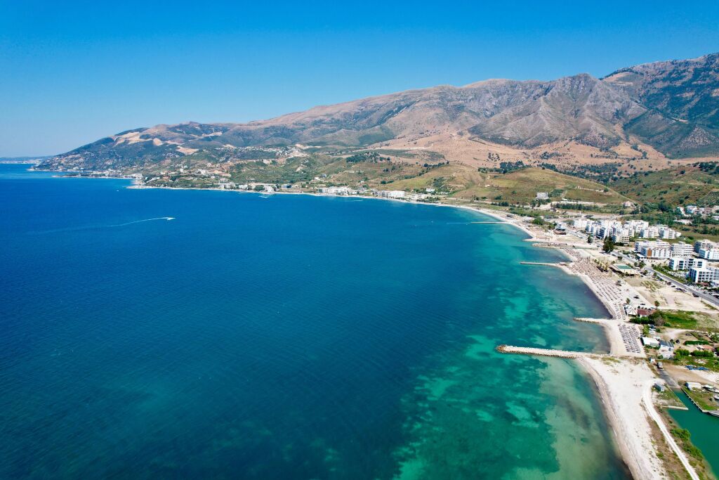 Ndertim I Ri Per Shitje Prane Detit Ne Radhime