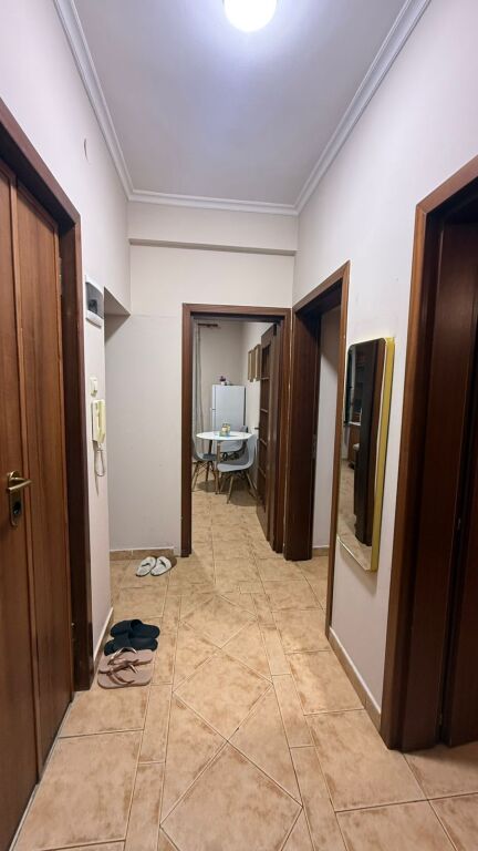 Apartament me qira – pranë Colosseum, Tiranë