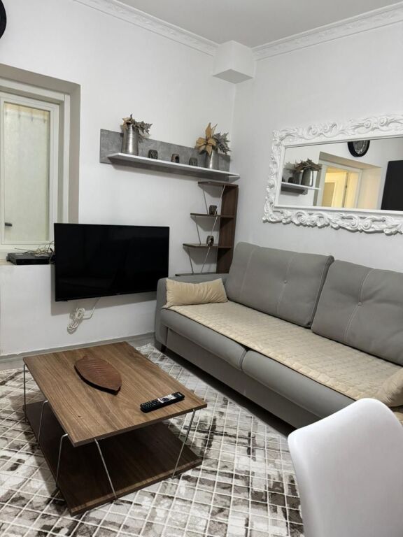Apartament me qira 1+1 te Rruge e Dibres
